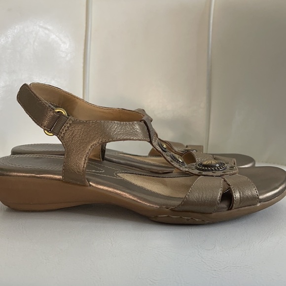 brownish bronze sandal shoes - Picture 4 of 5